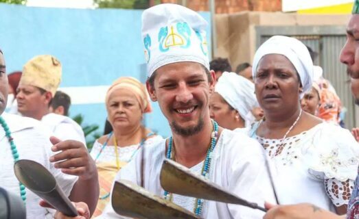 Dinheiro no Candomblé: uns vendem ilusões, outros negociam a fé